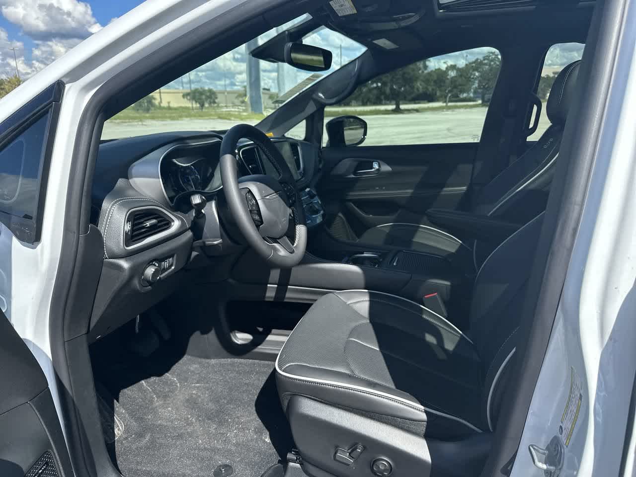 Chrysler Pacifica 2027 PACIFICA LIMITED