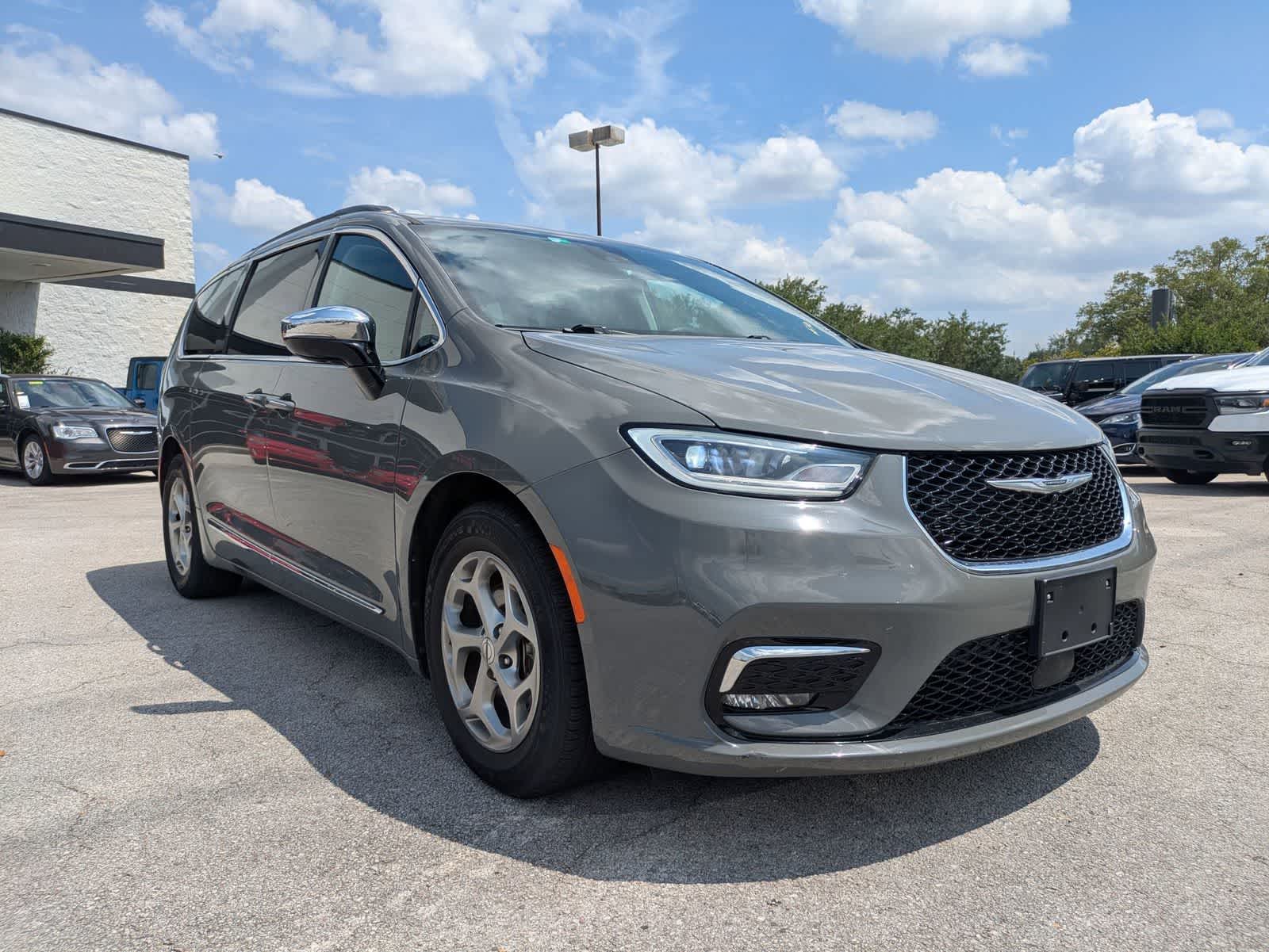 Chrysler Pacifica Limited 2023
