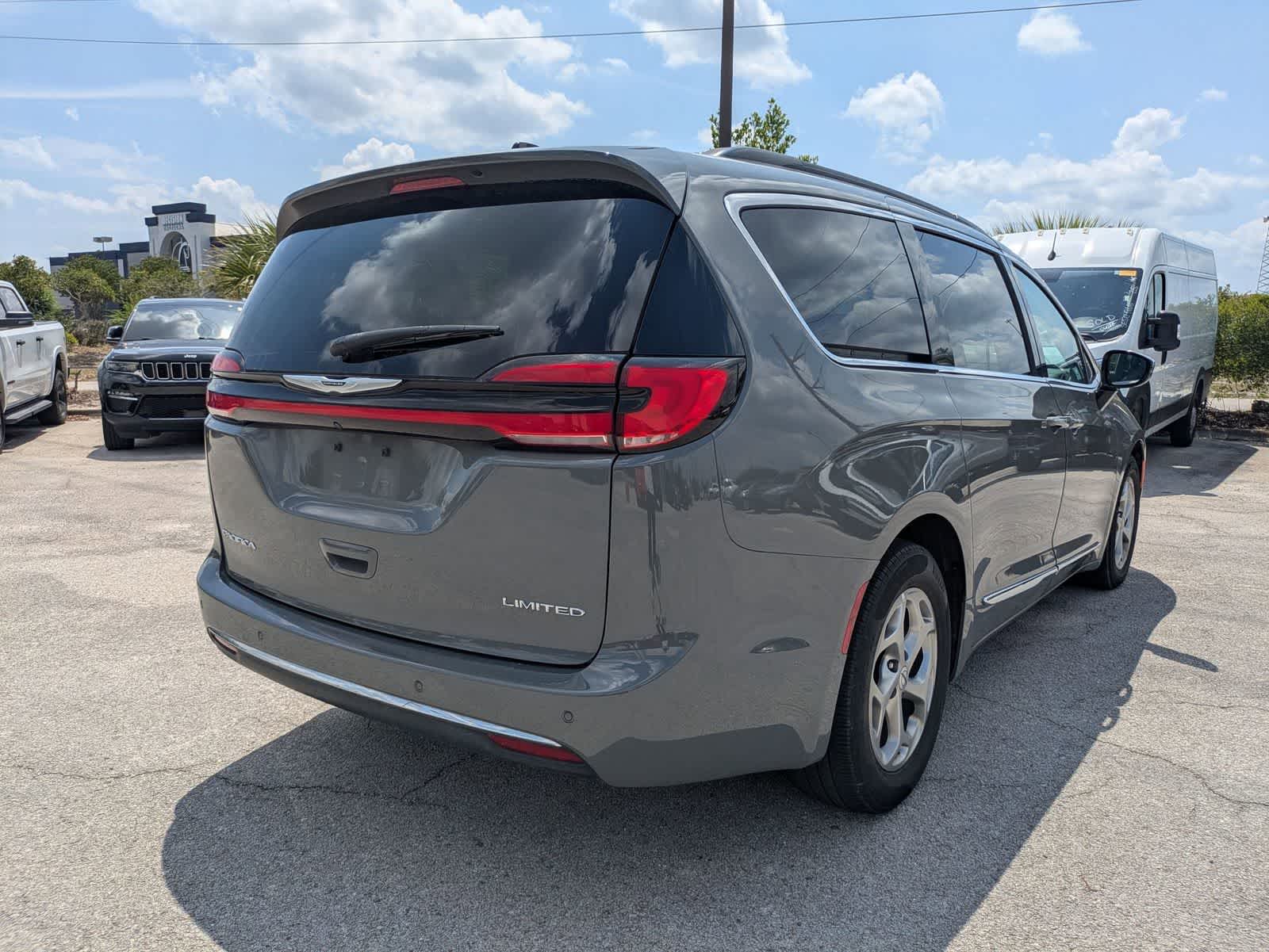 Chrysler Pacifica Limited 2023