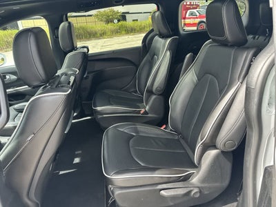 Chrysler Pacifica Hybrid Limited 2022