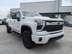 Chevrolet Silverado 2500HD 4x4 de 2024, cabina doble, caja estándar, versión LT