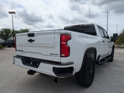 Chevrolet Silverado 2500HD 4x4 de 2024, cabina doble, caja estándar, versión LT