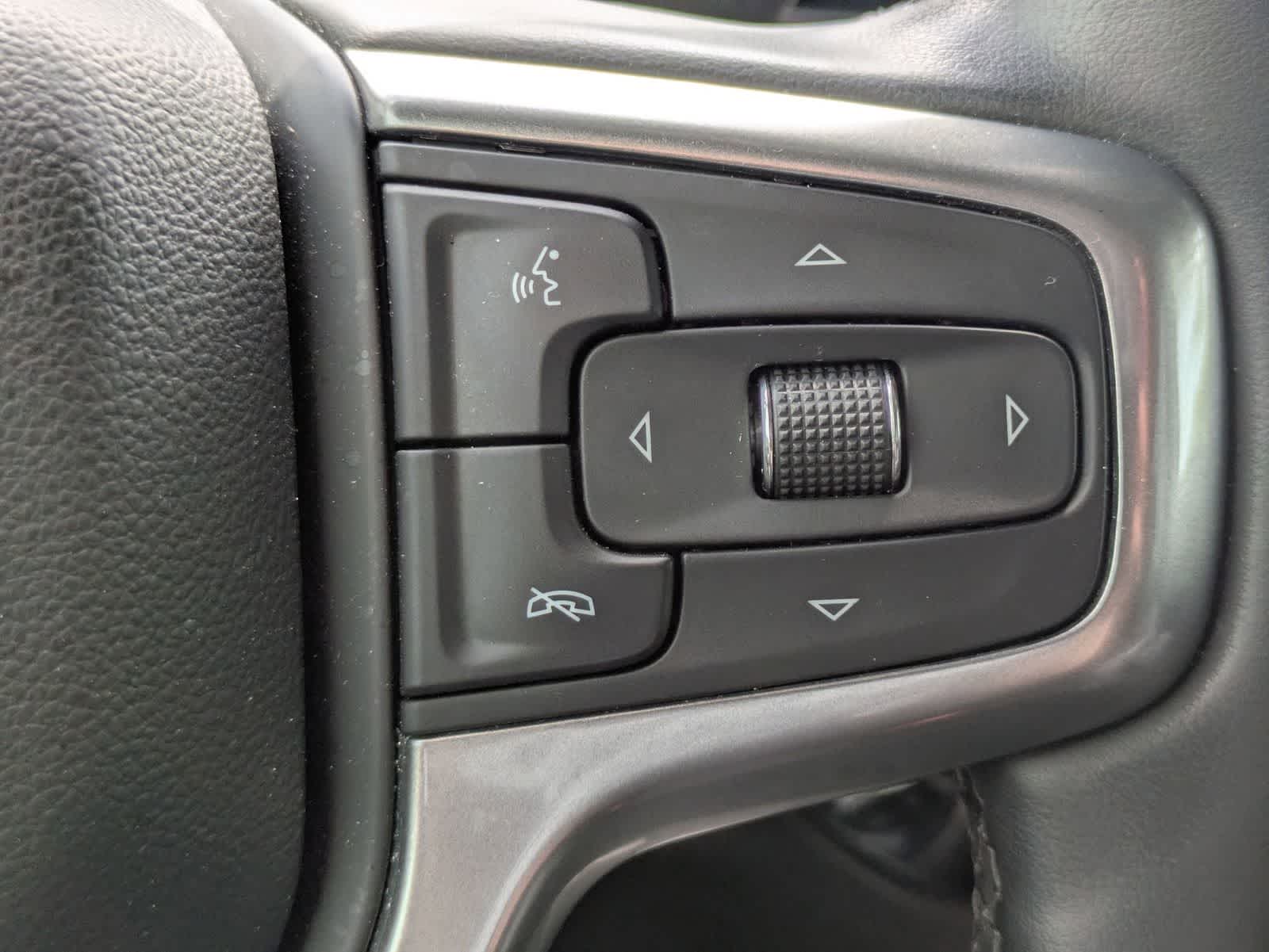 Chevrolet Silverado 2500HD 4x4 de 2024, cabina doble, caja estándar, versión LT