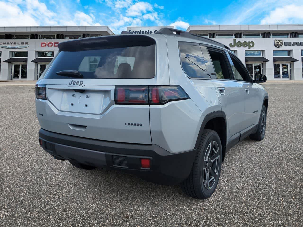 Jeep Cherokee 2026, modelo LAREDO 4X4