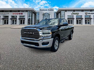 RAM 3500 Laramie Crew Cab 4x2 de 2022 con caja de 6'4'