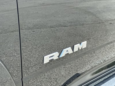 RAM 3500 Laramie Crew Cab 4x2 de 2022 con caja de 6'4'
