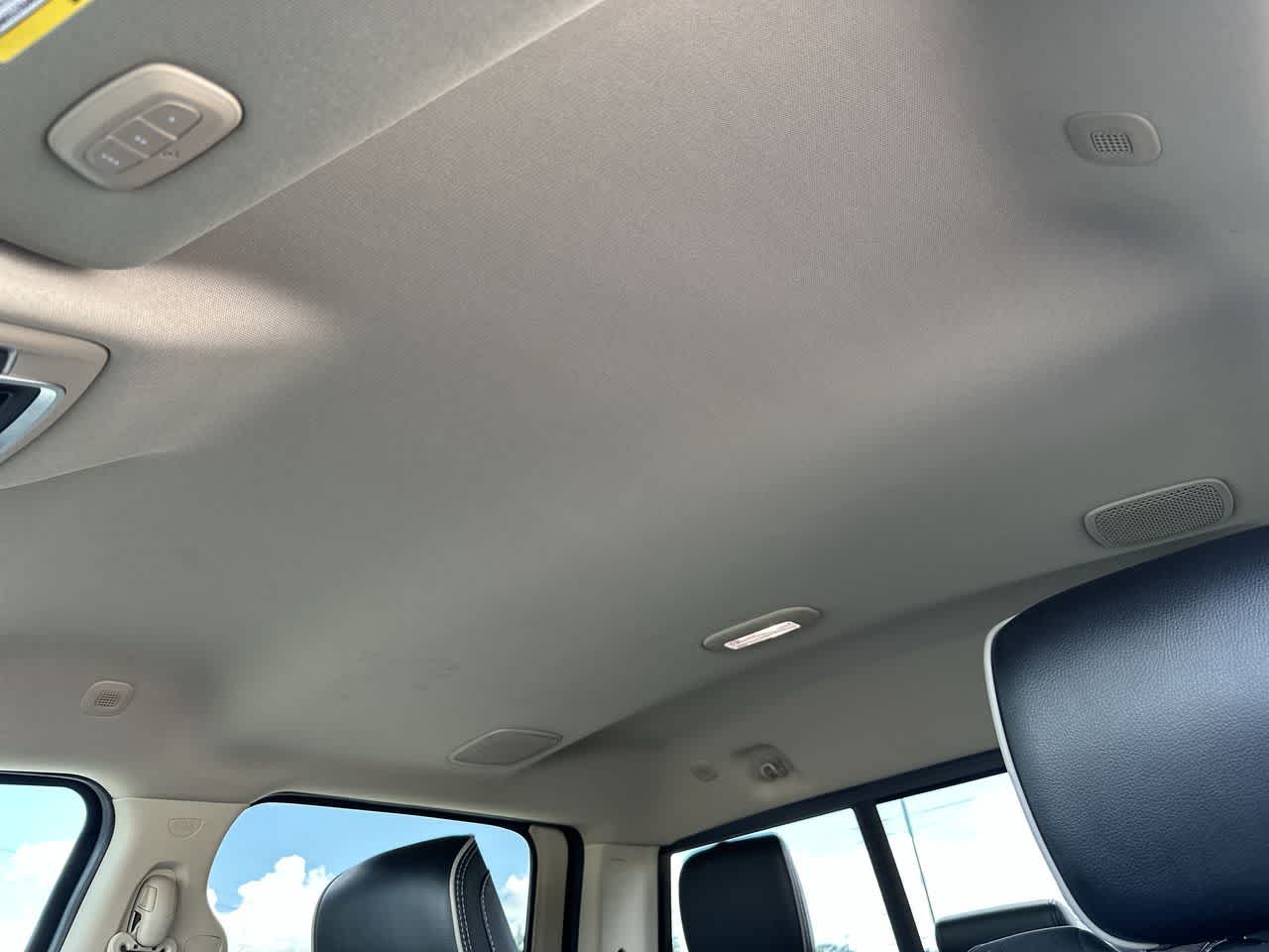 RAM 3500 Laramie Crew Cab 4x2 de 2022 con caja de 6'4'