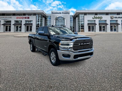 RAM 3500 Laramie Crew Cab 4x2 de 2022 con caja de 6'4'