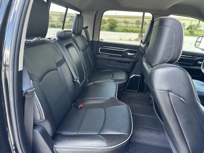 RAM 3500 Laramie Crew Cab 4x2 de 2022 con caja de 6'4'