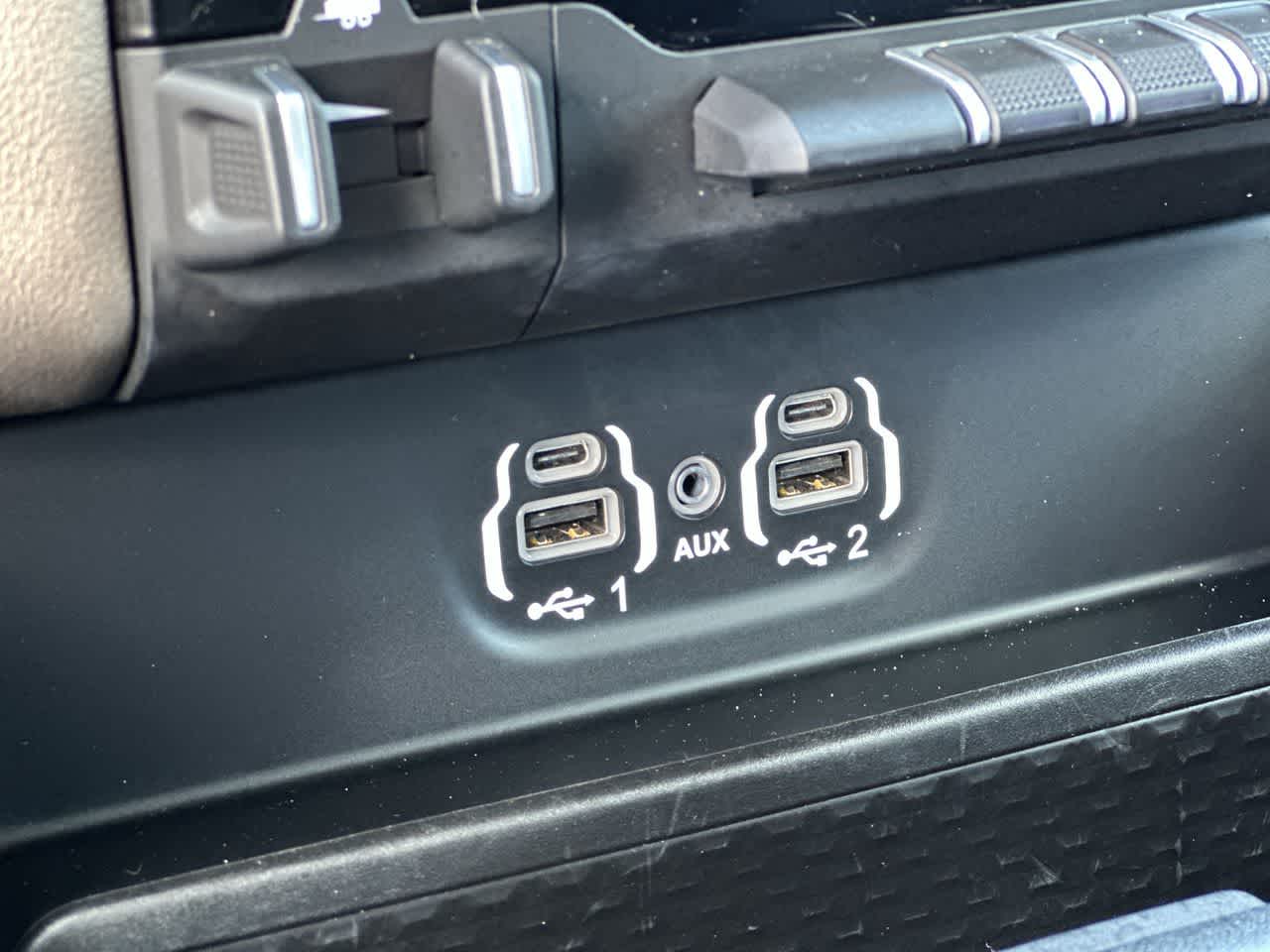RAM 3500 Laramie Crew Cab 4x2 de 2022 con caja de 6'4'