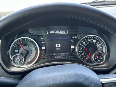 RAM 3500 Laramie Crew Cab 4x2 de 2022 con caja de 6'4'