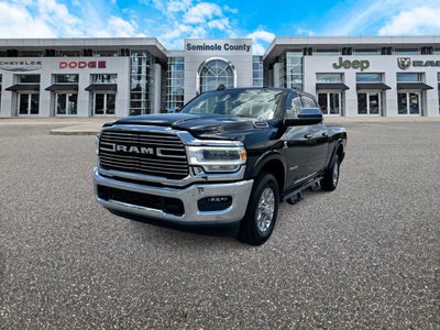 RAM 3500 Laramie Crew Cab 4x2 de 2022 con caja de 6'4'