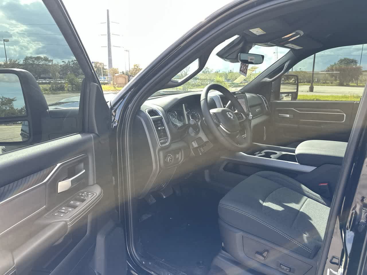 RAM 2500 del año 2027, RAM 2500 BIG HORN, cabina doble, 4x4, caja de 6'4'
