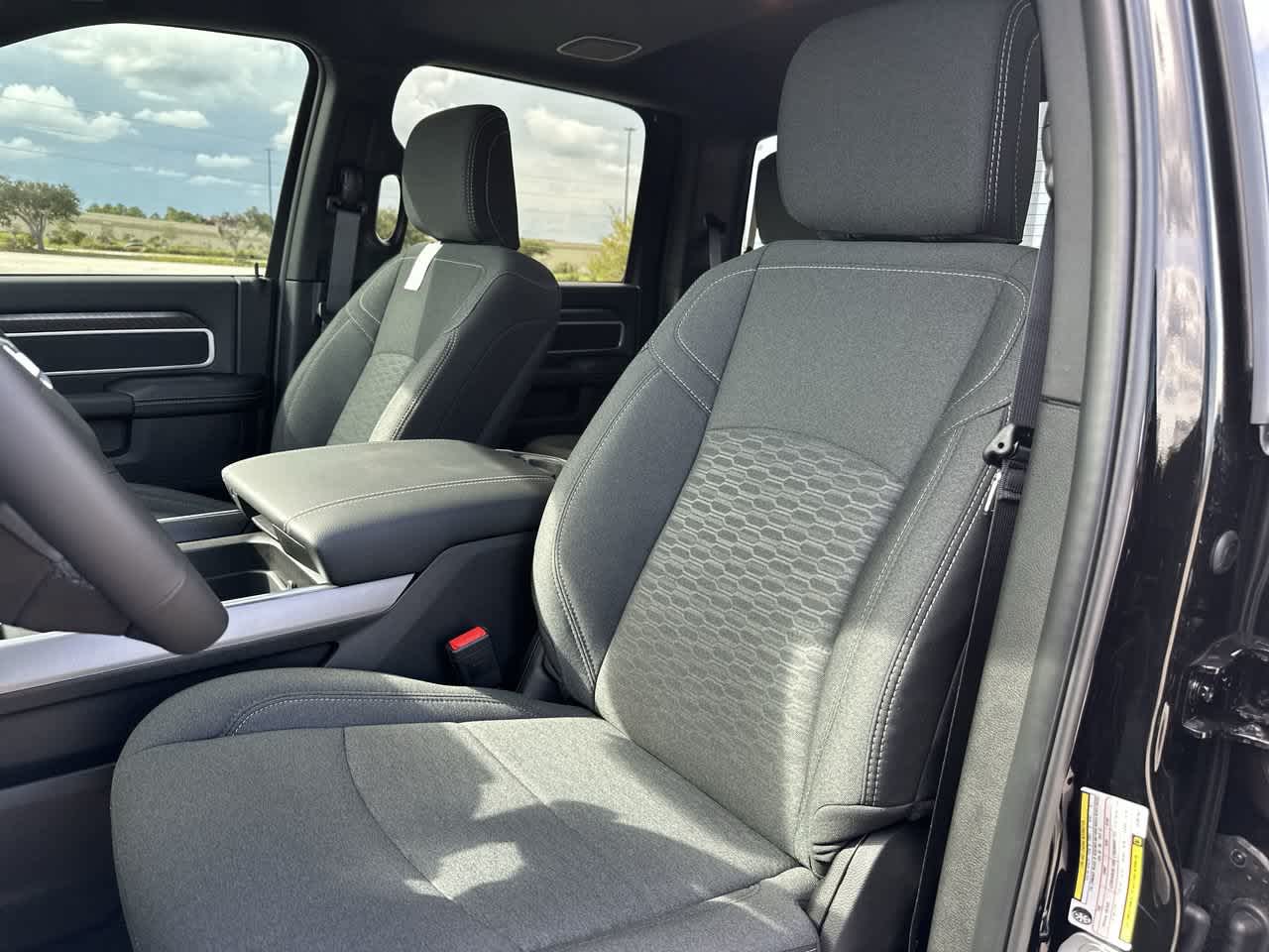 RAM 2500 del año 2027, RAM 2500 BIG HORN, cabina doble, 4x4, caja de 6'4'