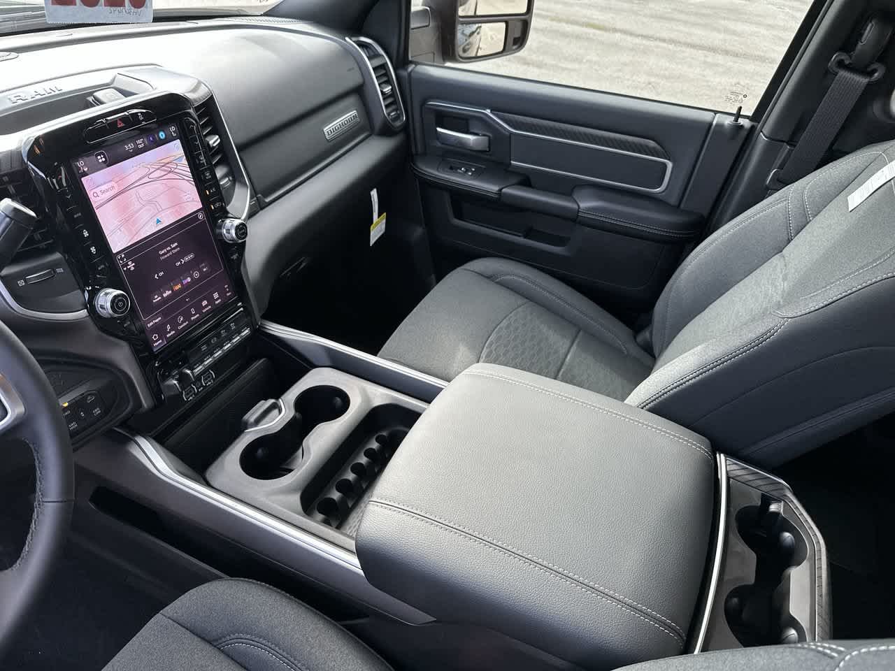 RAM 2500 del año 2027, RAM 2500 BIG HORN, cabina doble, 4x4, caja de 6'4'