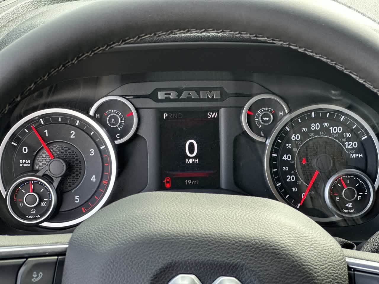 RAM 2500 del año 2027, RAM 2500 BIG HORN, cabina doble, 4x4, caja de 6'4'