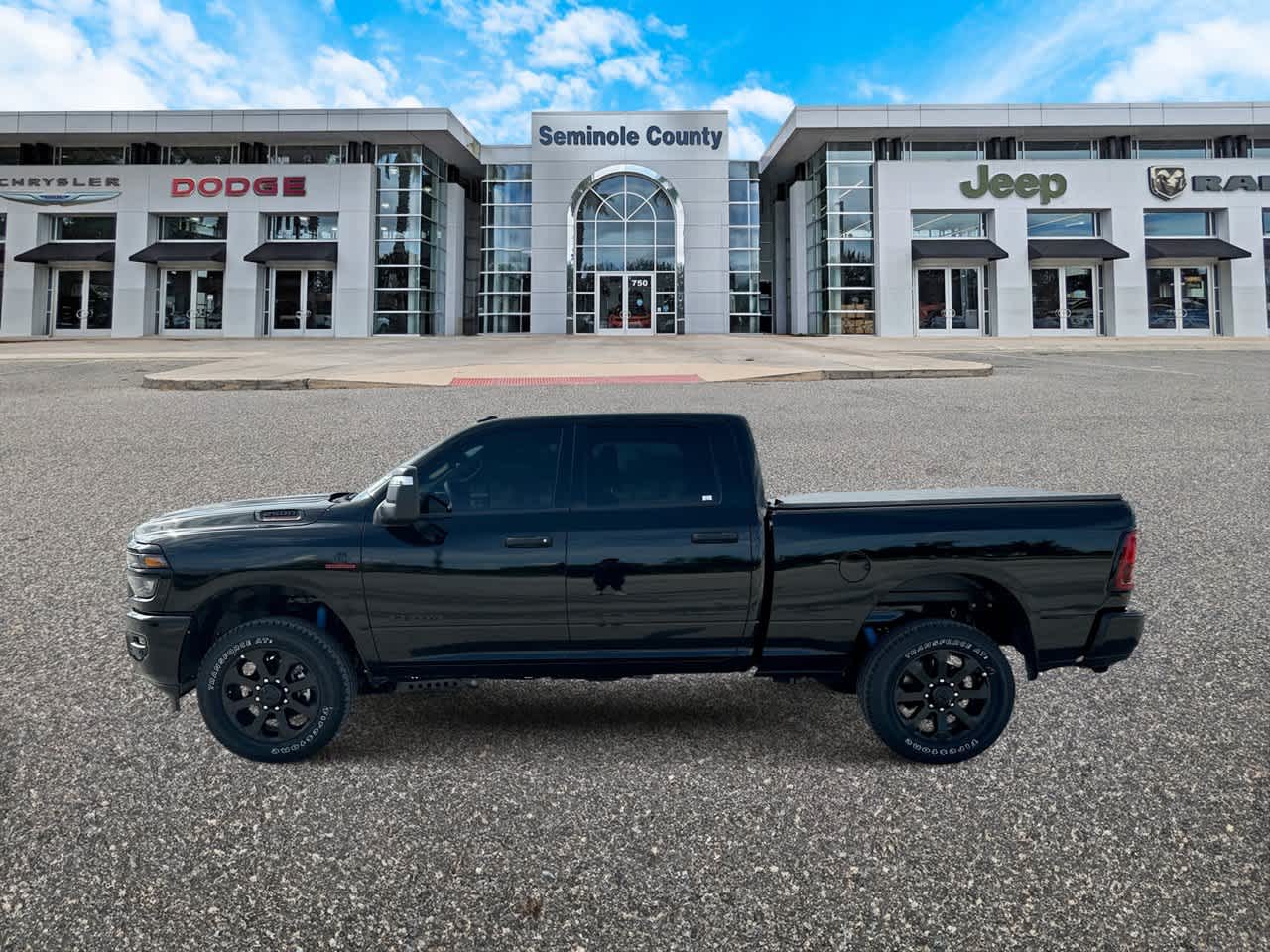 RAM 2500 del año 2027, RAM 2500 BIG HORN, cabina doble, 4x4, caja de 6'4'