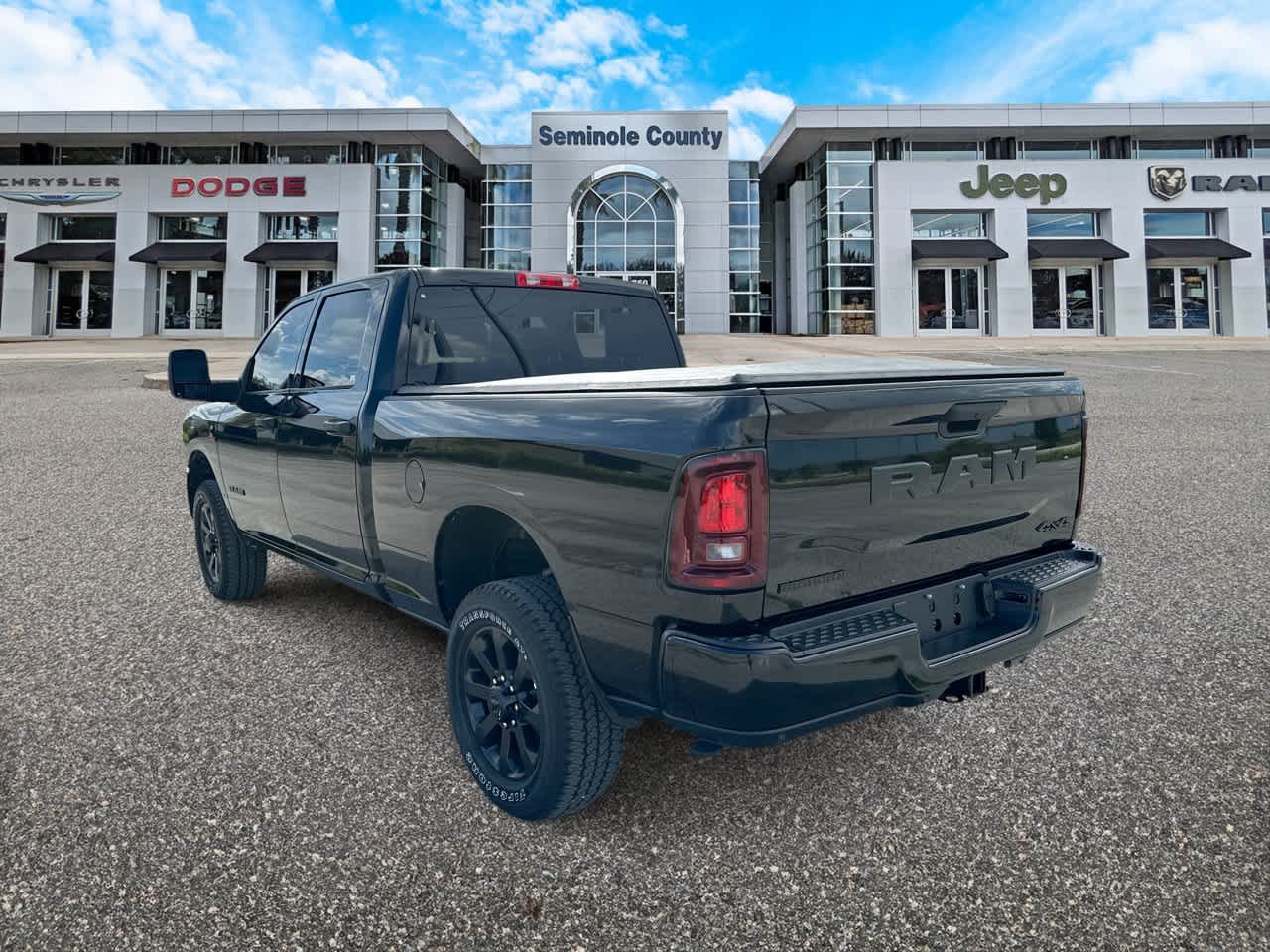RAM 2500 del año 2027, RAM 2500 BIG HORN, cabina doble, 4x4, caja de 6'4'