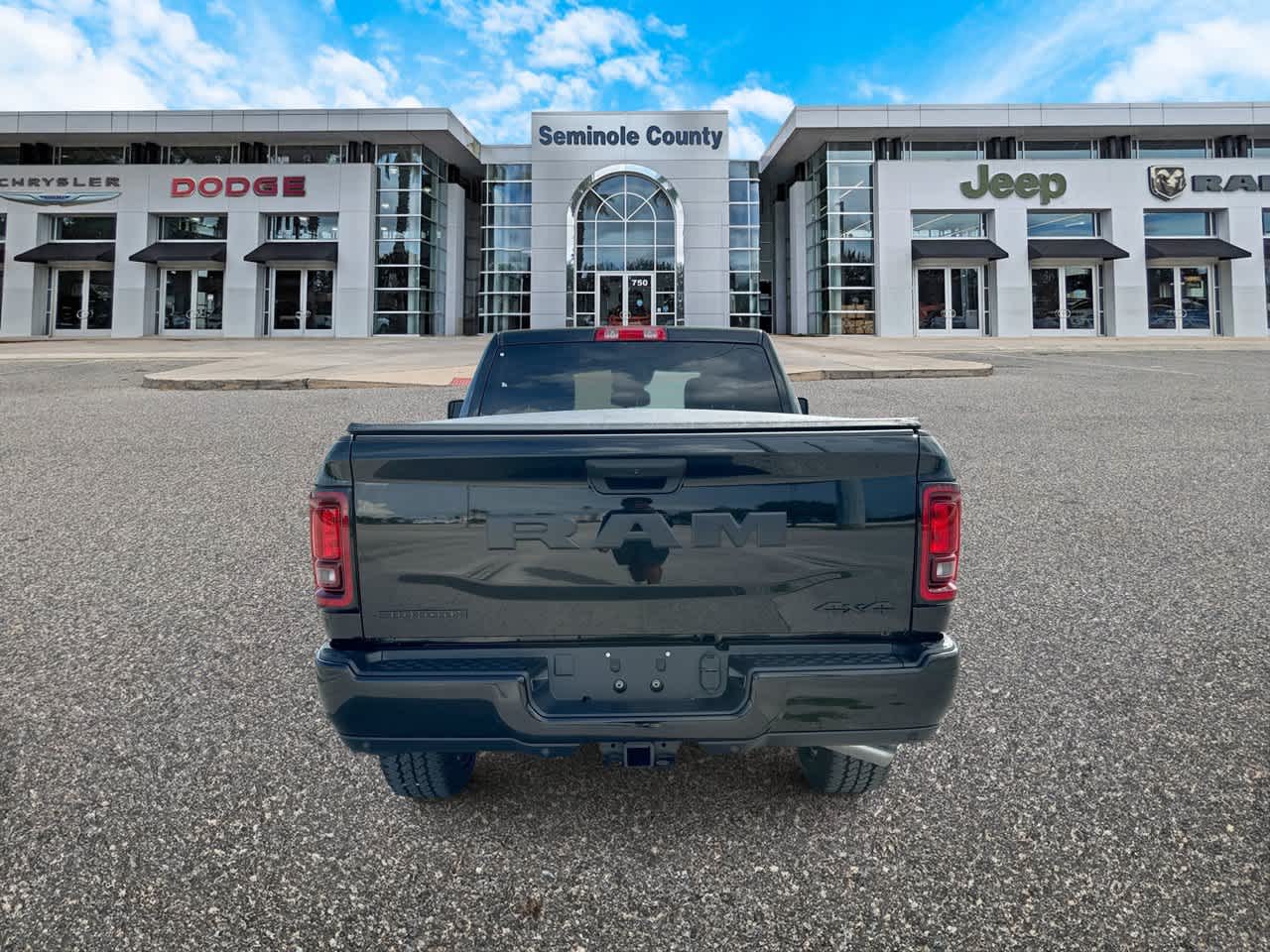 RAM 2500 del año 2027, RAM 2500 BIG HORN, cabina doble, 4x4, caja de 6'4'
