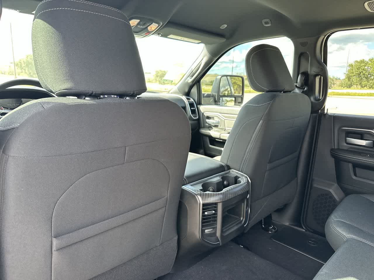 RAM 2500 del año 2027, RAM 2500 BIG HORN, cabina doble, 4x4, caja de 6'4'