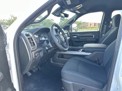 RAM 2500 del año 2027, RAM 2500 BIG HORN, cabina doble, 4x4, caja de 6'4'