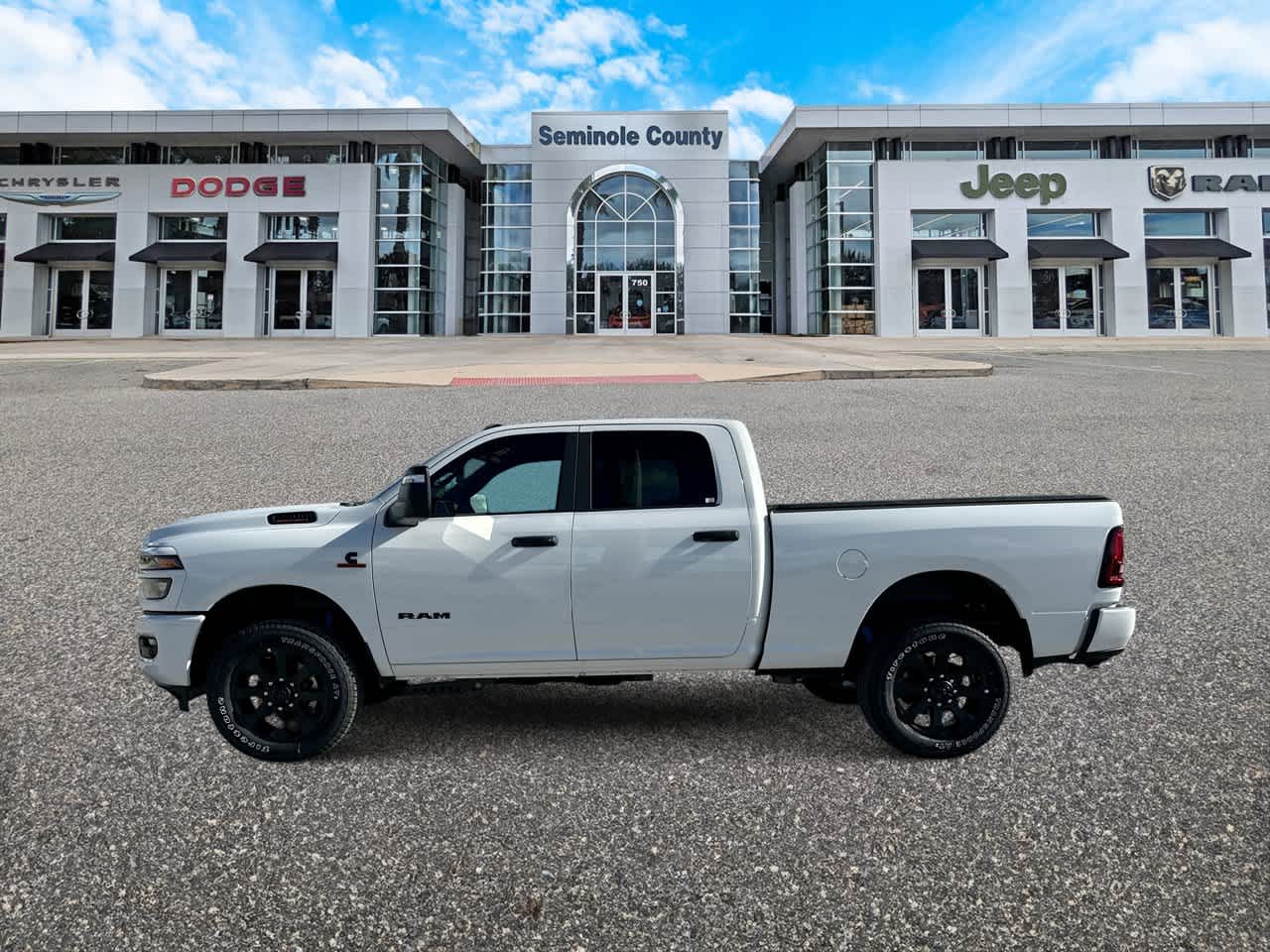 RAM 2500 del año 2027, RAM 2500 BIG HORN, cabina doble, 4x4, caja de 6'4'