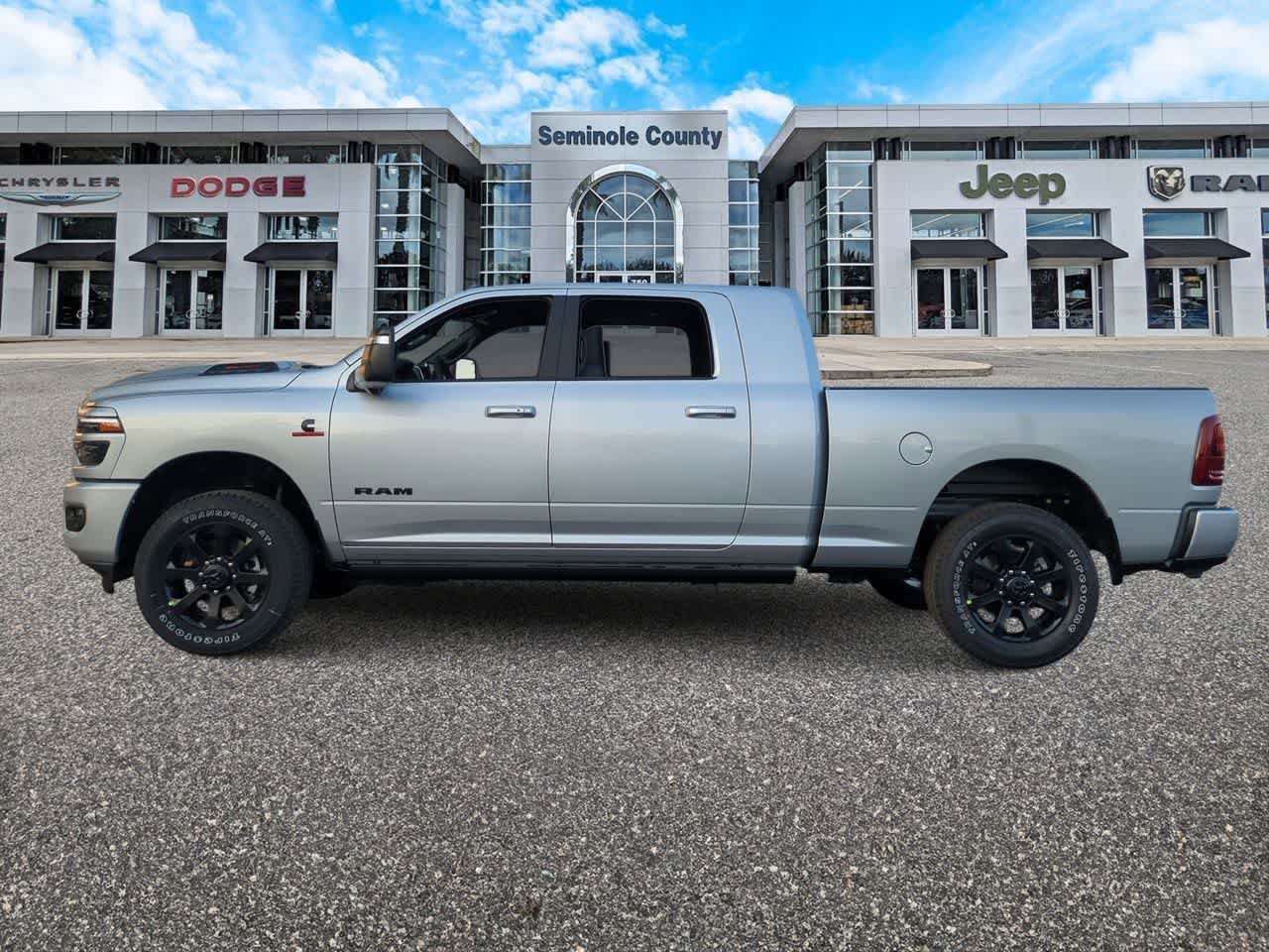 2026 RAM 2500 Laramie Mega Cab 4x4 Caja de 6'4''