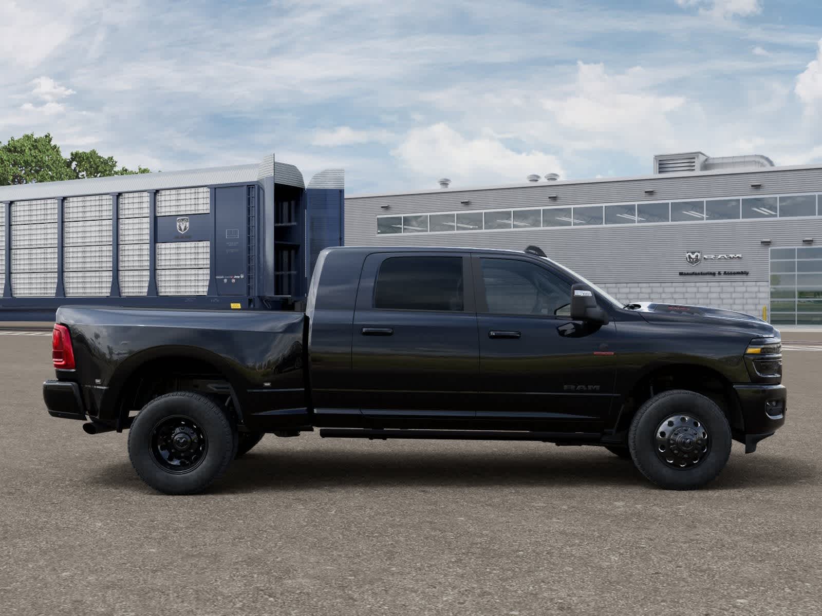 RAM 3500 de 2027, RAM 3500 LARAMIE MEGA CAB 4x4 con caja de 6'4'