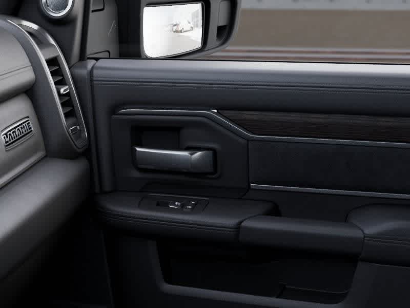 RAM 3500 de 2027, RAM 3500 LARAMIE MEGA CAB 4x4 con caja de 6'4'