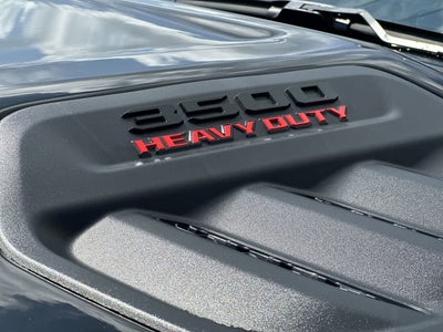 RAM 3500 Limited Mega Cab 4x4 de 2024 con caja de 6'4'