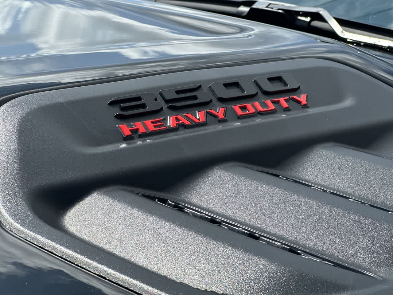 RAM 3500 Limited Mega Cab 4x4 de 2024 con caja de 6'4'