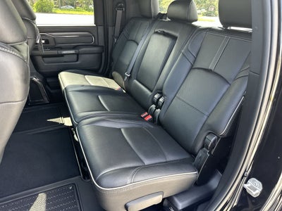 RAM 3500 Limited Mega Cab 4x4 de 2024 con caja de 6'4'