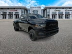 RAM 3500 Limited Mega Cab 4x4 de 2024 con caja de 6'4'