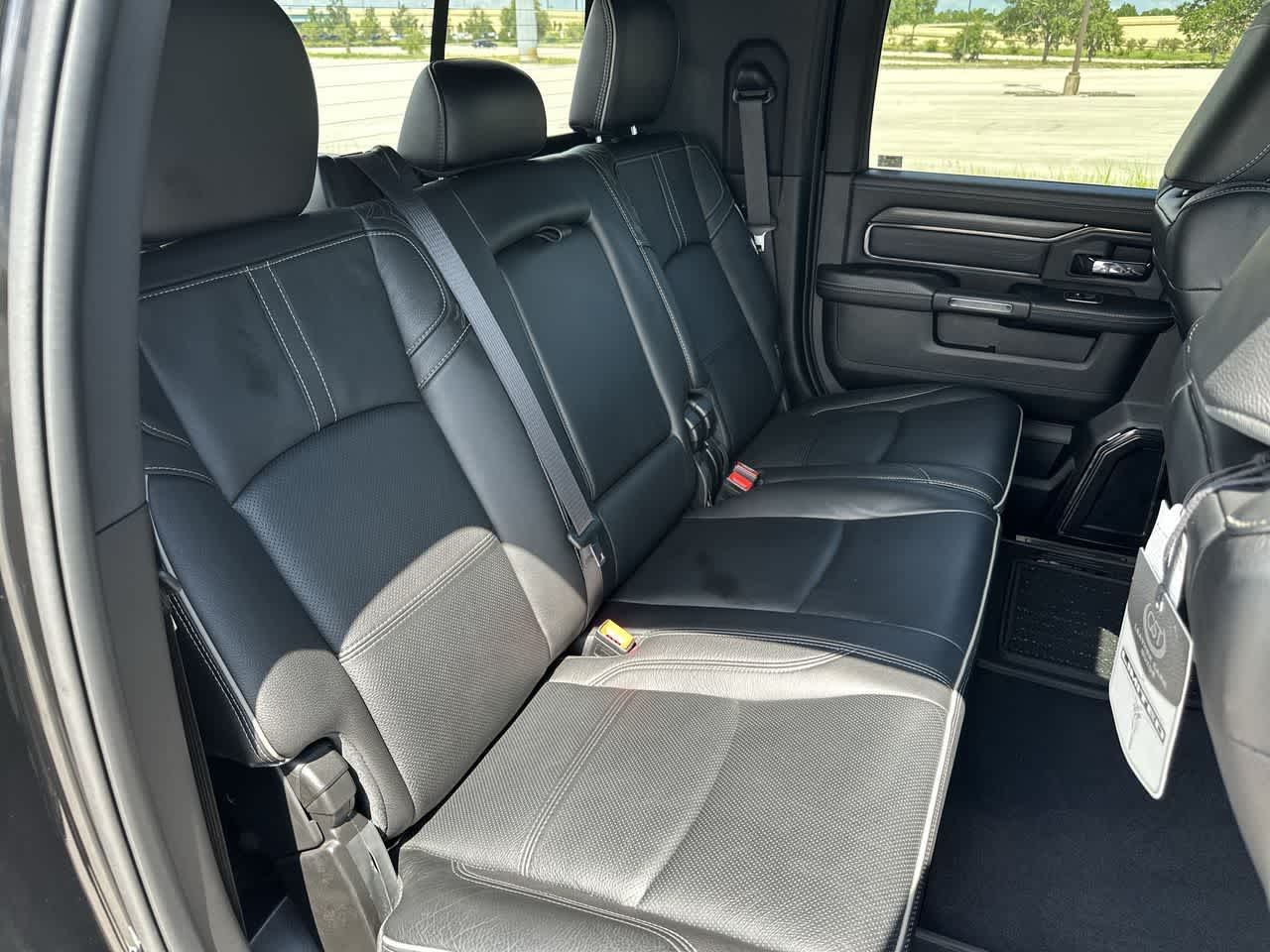 RAM 3500 Limited Mega Cab 4x4 de 2024 con caja de 6'4'