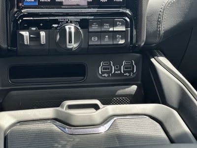 RAM 3500 Limited Mega Cab 4x4 de 2024 con caja de 6'4'