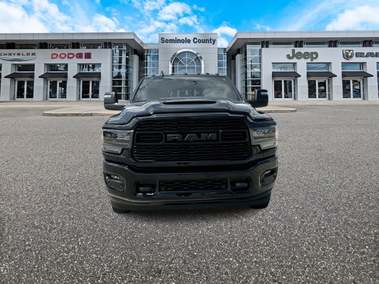 RAM 3500 Limited Mega Cab 4x4 de 2024 con caja de 6'4'