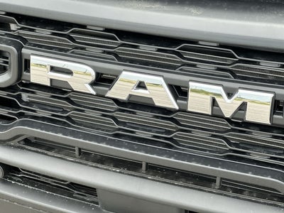 RAM ProMaster 2500 de 2026, furgoneta de carga RAM PROMASTER 2500 TRADESMAN con techo alto y distancia entre ejes de 159'