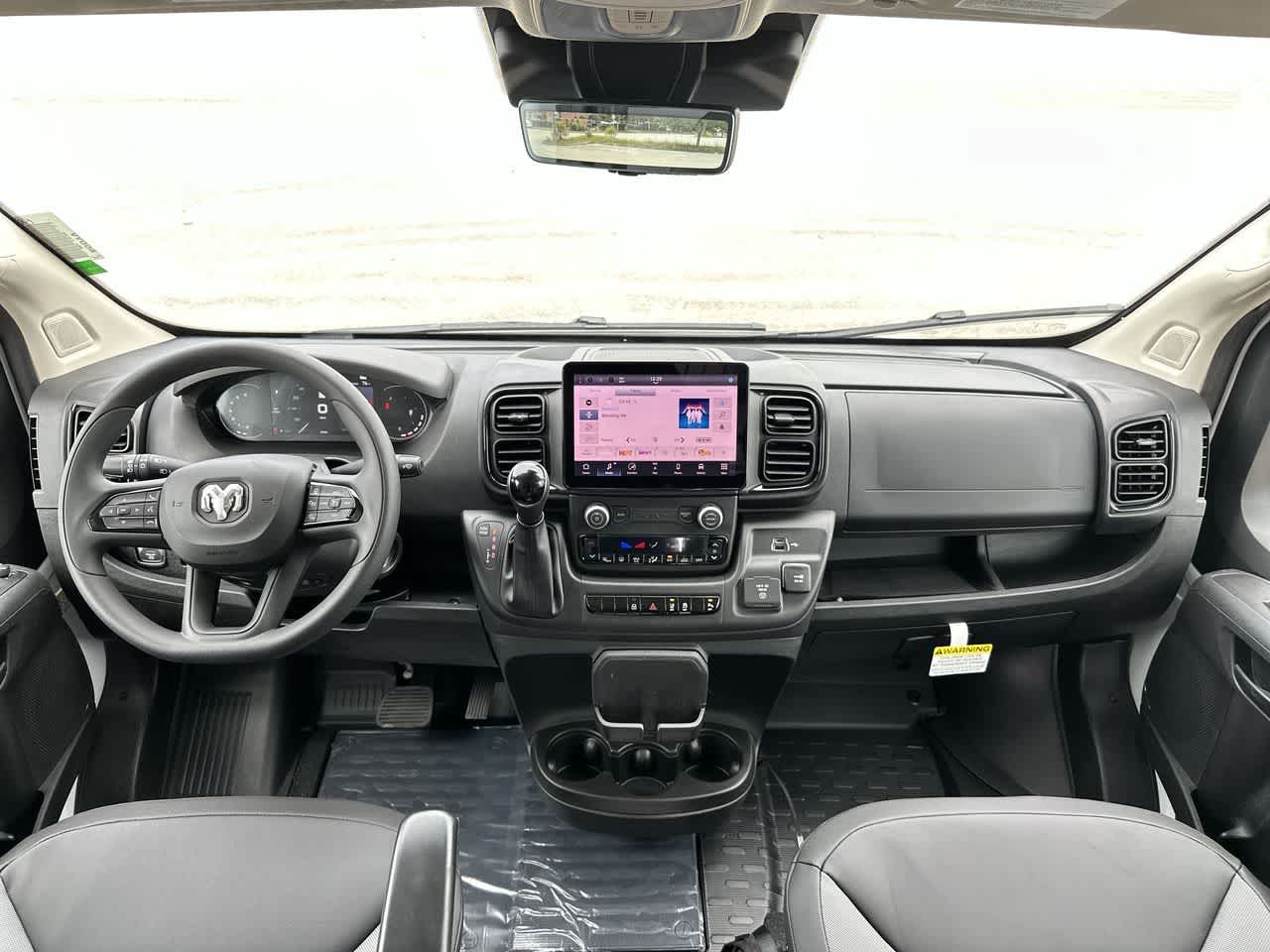 RAM ProMaster 2500 de 2026, furgoneta de carga RAM PROMASTER 2500 TRADESMAN con techo alto y distancia entre ejes de 159'