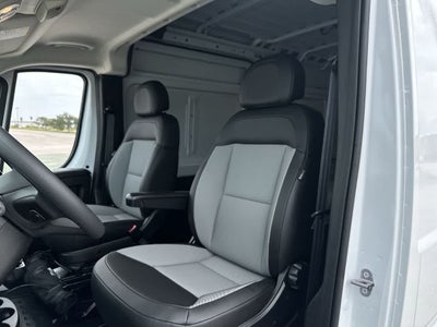 RAM ProMaster 2500 de 2026, furgoneta de carga RAM PROMASTER 2500 TRADESMAN con techo alto y distancia entre ejes de 159'