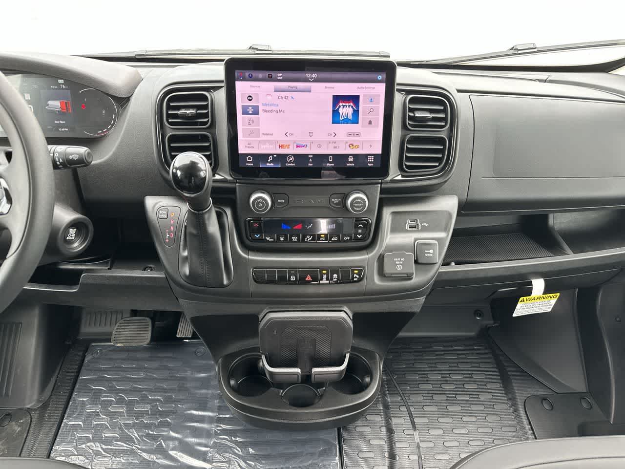 RAM ProMaster 2500 de 2026, furgoneta de carga RAM PROMASTER 2500 TRADESMAN con techo alto y distancia entre ejes de 159'