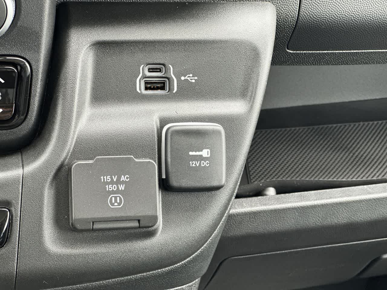 RAM ProMaster 2500 de 2026, furgoneta de carga RAM PROMASTER 2500 TRADESMAN con techo alto y distancia entre ejes de 159'