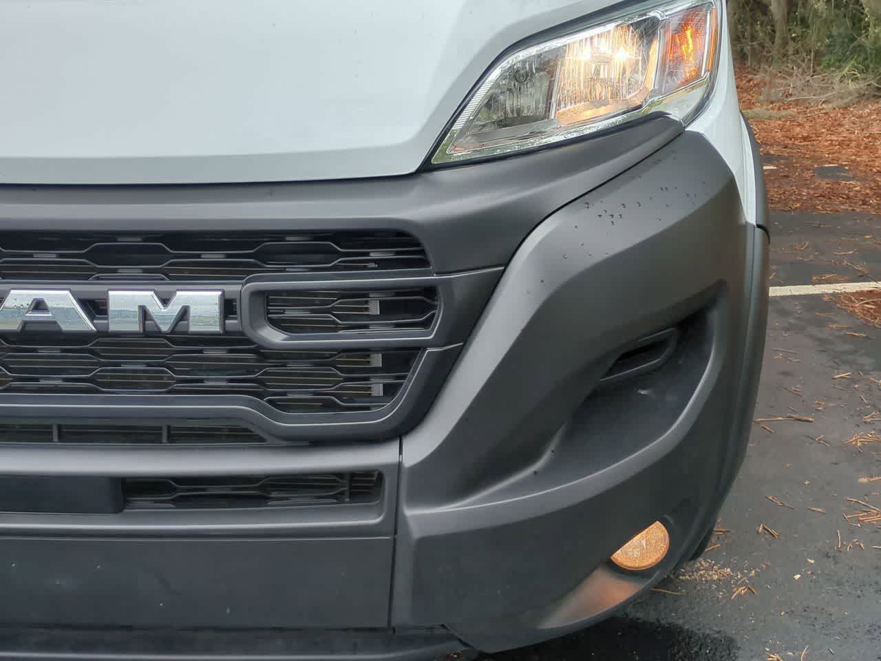 Furgoneta de carga RAM ProMaster 2500 Tradesman de 2025, techo alto, distancia entre ejes de 159 pulgadas, con asiento del acompañante