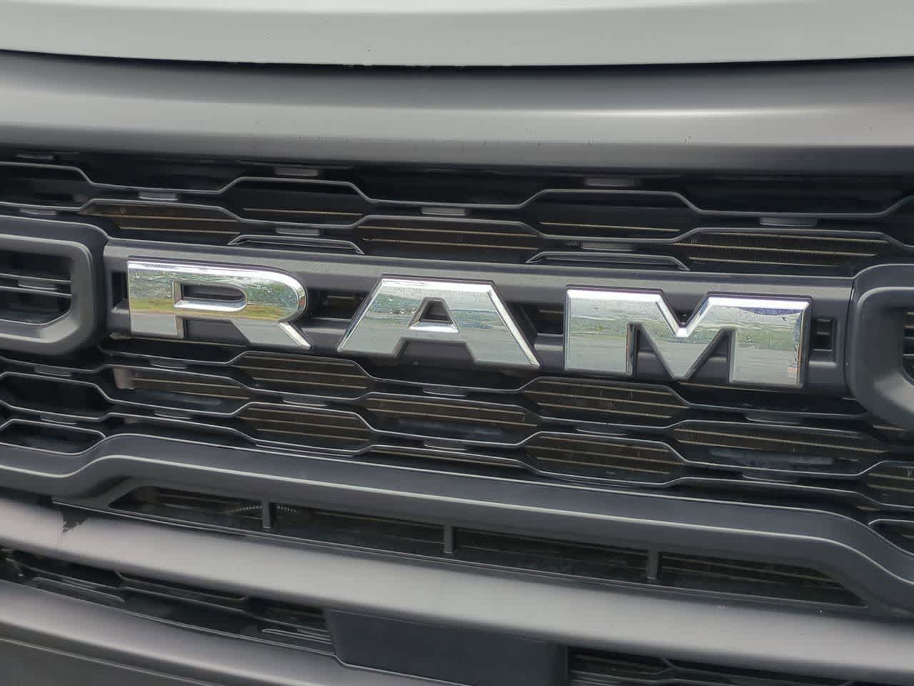 Furgoneta de carga RAM ProMaster 2500 Tradesman de 2025, techo alto, distancia entre ejes de 159 pulgadas, con asiento del acompañante