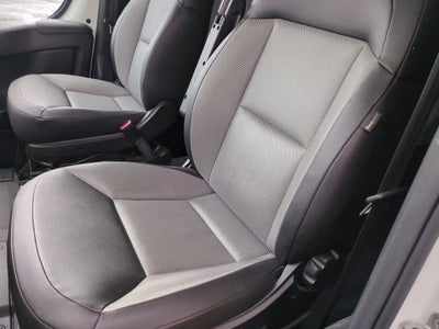 Furgoneta de carga RAM ProMaster 2500 Tradesman de 2025, techo alto, distancia entre ejes de 159 pulgadas, con asiento del acompañante