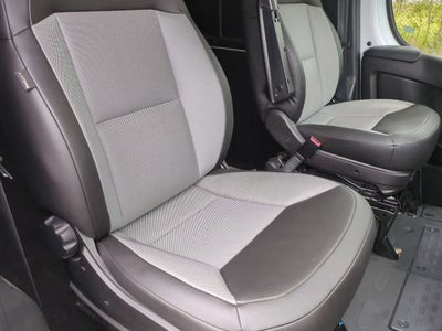 Furgoneta de carga RAM ProMaster 2500 Tradesman de 2025, techo alto, distancia entre ejes de 159 pulgadas, con asiento del acompañante