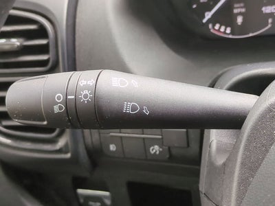 Furgoneta de carga RAM ProMaster 2500 Tradesman de 2025, techo alto, distancia entre ejes de 159 pulgadas, con asiento del acompañante