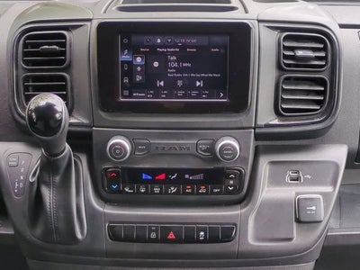 Furgoneta de carga RAM ProMaster 2500 Tradesman de 2025, techo alto, distancia entre ejes de 159 pulgadas, con asiento del acompañante