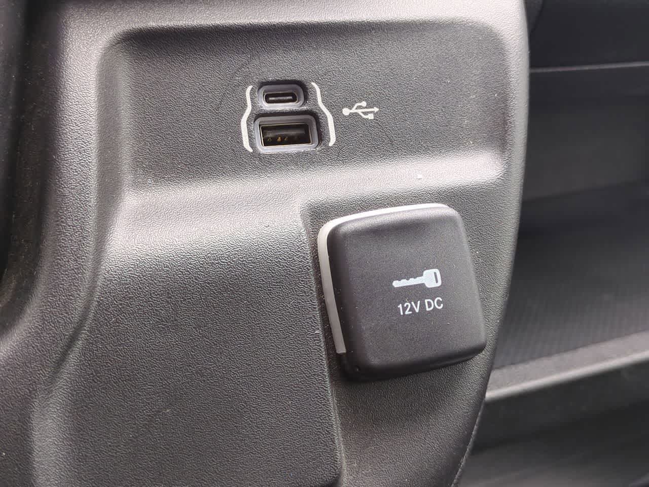 Furgoneta de carga RAM ProMaster 2500 Tradesman de 2025, techo alto, distancia entre ejes de 159 pulgadas, con asiento del acompañante