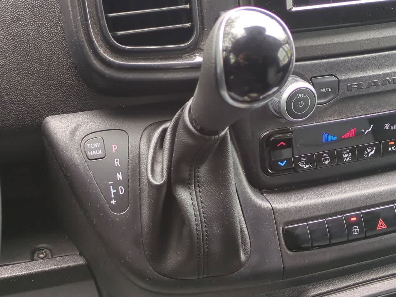 Furgoneta de carga RAM ProMaster 2500 Tradesman de 2025, techo alto, distancia entre ejes de 159 pulgadas, con asiento del acompañante