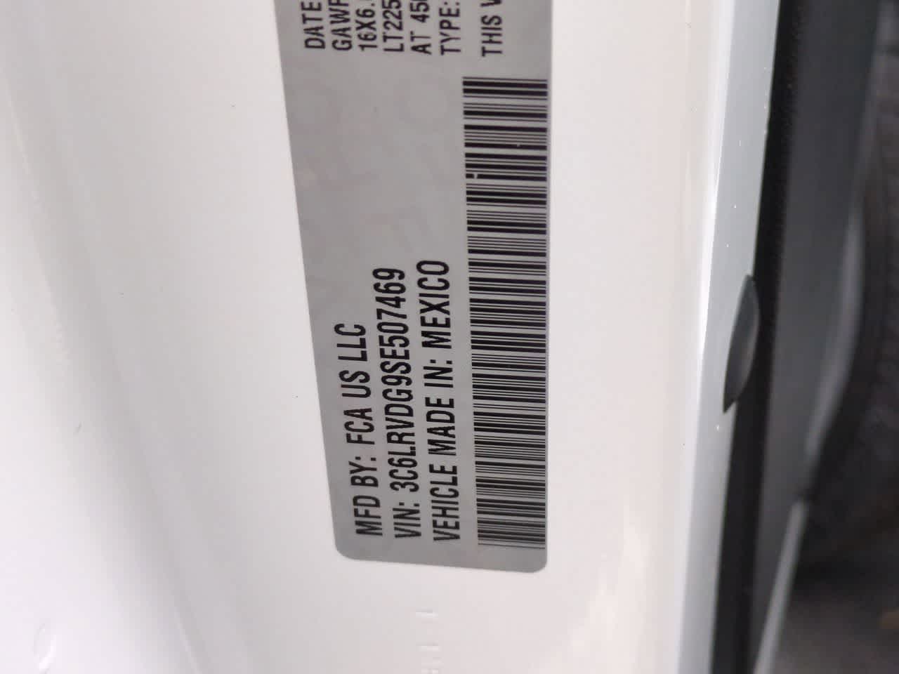 Furgoneta de carga RAM ProMaster 2500 Tradesman de 2025, techo alto, distancia entre ejes de 159 pulgadas, con asiento del acompañante